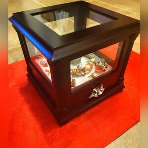 NWOT - CHRISTMAS Music Box Playing Jingle Bells